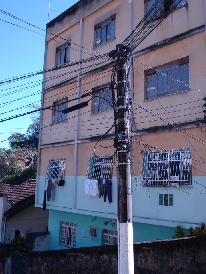 Apt 2 qts em pé pequeno Niterói Santa ro