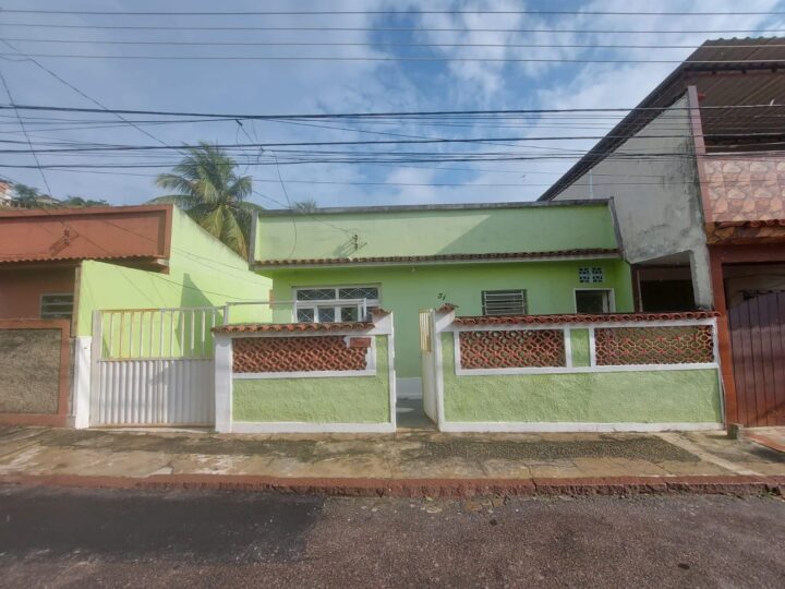 Casa de vila, com quintal peq fren./fun.