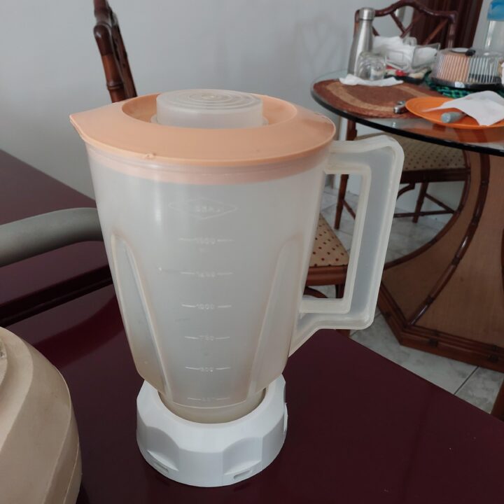 Copacabana – Vendo Liquidificador Walita