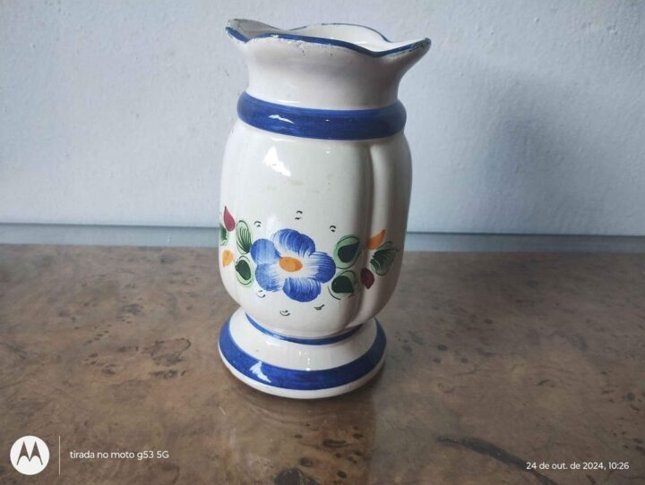 Vendo lindo vaso em cerâmica