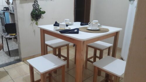 Mesa de Jantar 80×80 MDF Branco e Eucali