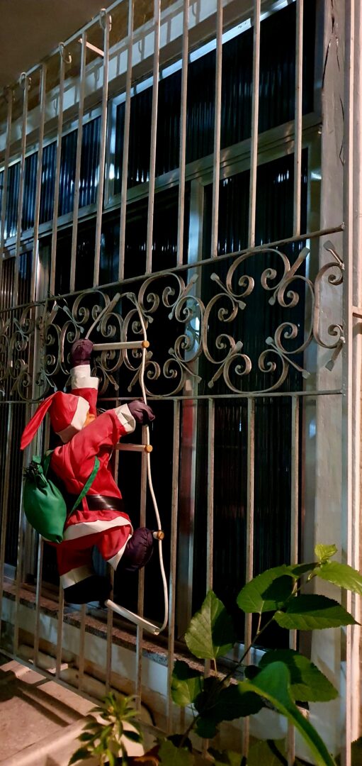 Natal – Papai Noel subindo a escada