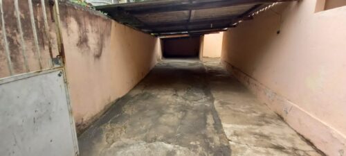 VENDO CASA ,3QTOS,5VAGAS,RUA SEM SAIDA.