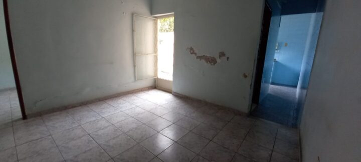 VENDO CASA ,3QTOS,5VAGAS,RUA SEM SAIDA.