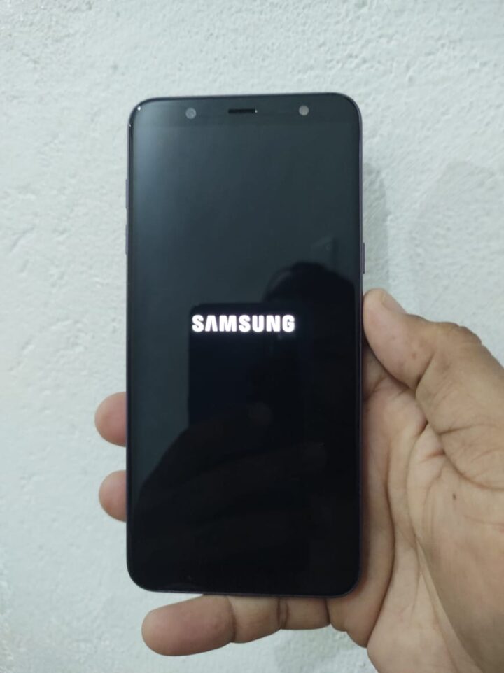 Celular Galaxie J8