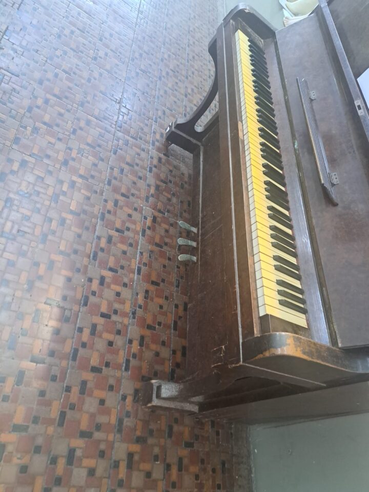 Piano de parede