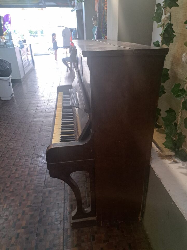 Piano de parede