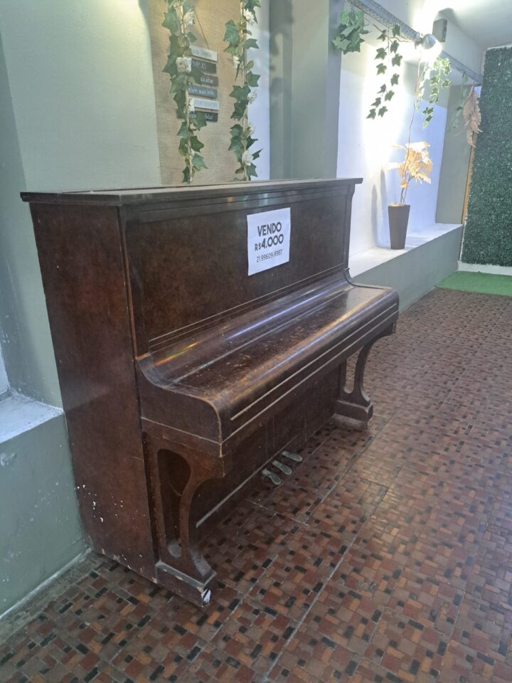 Piano de parede