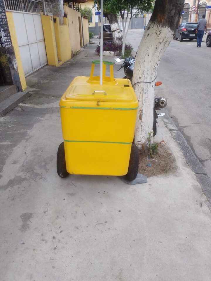 Vendo carrinho para água de coco