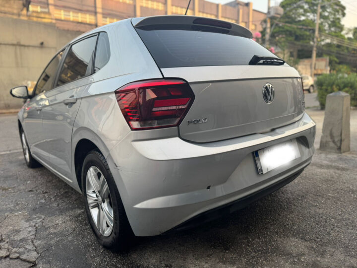 Vendo Polo 2018 MFi cor prata com 98.000 km rodados