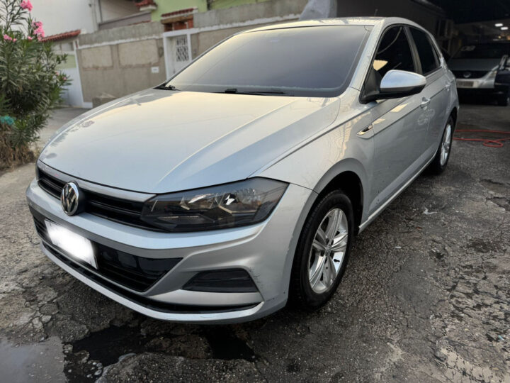 Vendo Polo 2018 MFi cor prata com 98.000 km rodados