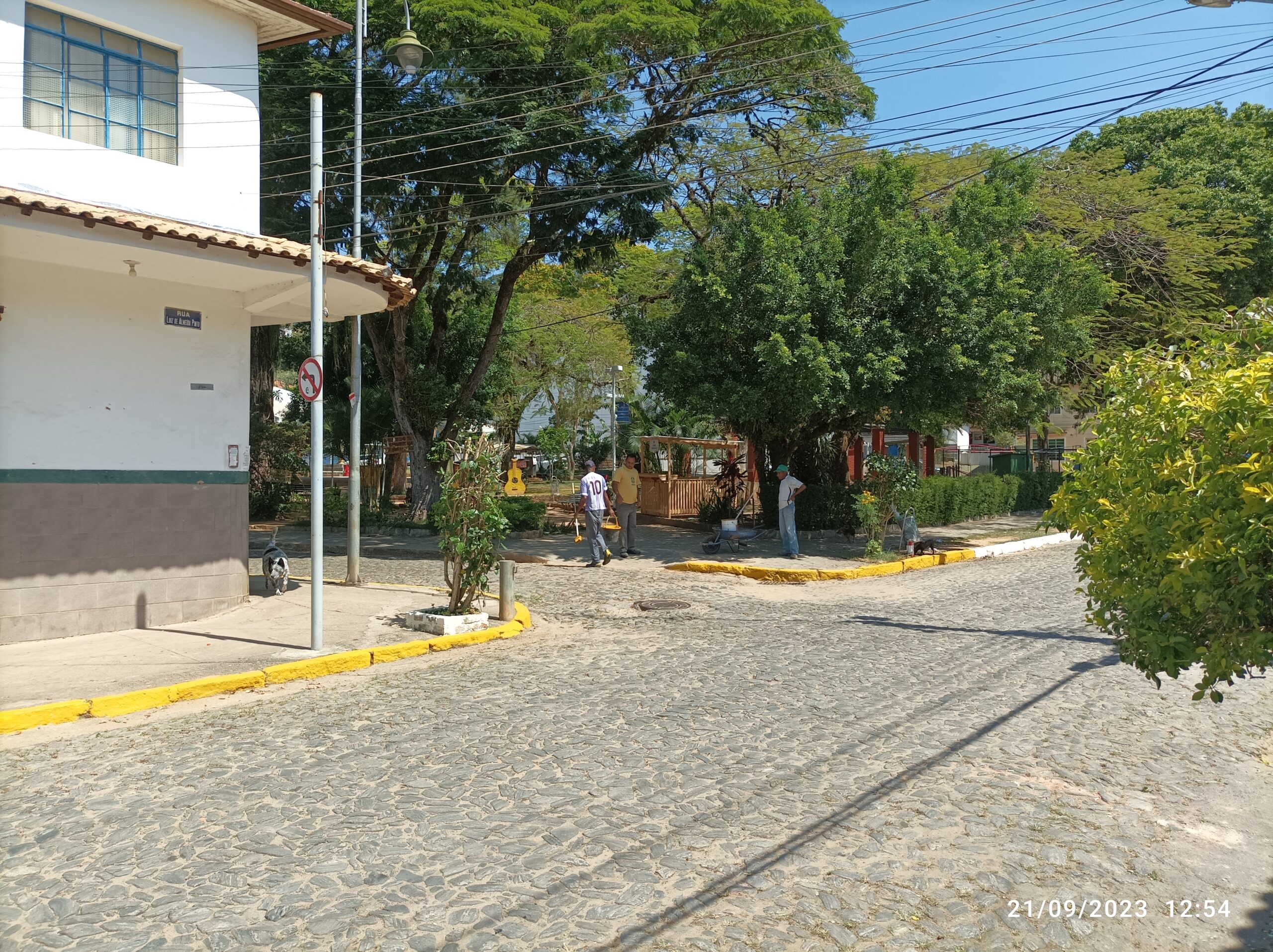 Inico-da-rua-Antonio-Moreira-na-Praca-da-Matriz