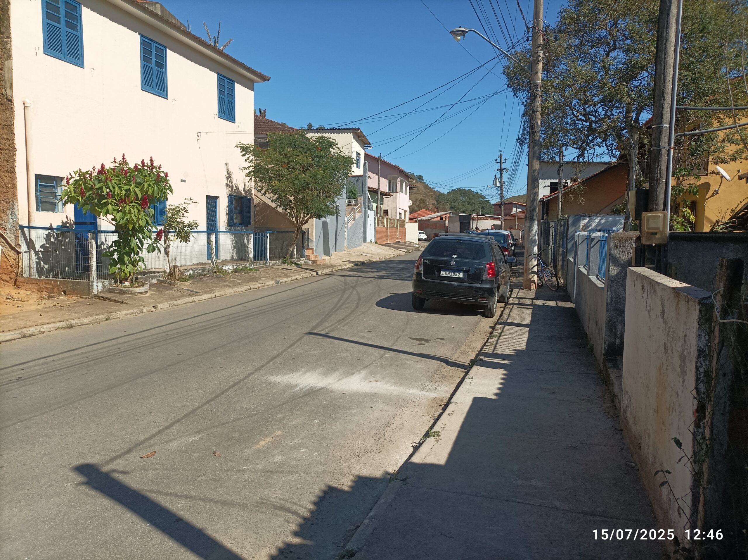 Vista-da-rua-Antonio-Moreira-em-frente-a-terreno